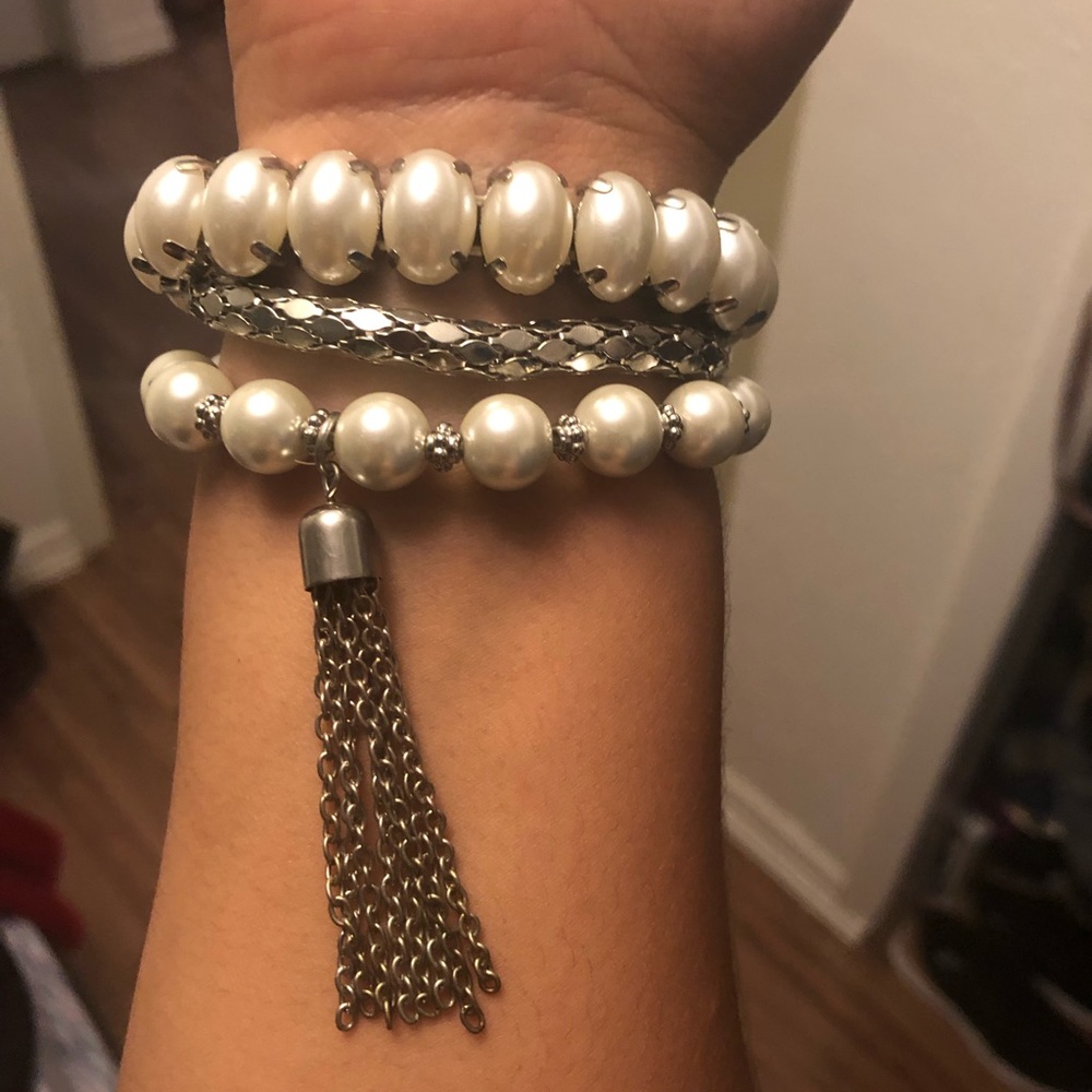 3 pearl stretch bracelets and 1 pair of earrings